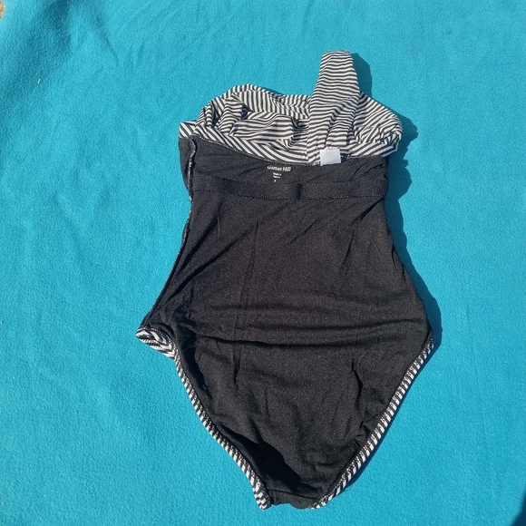 Garnet Hill Striped One-Shoulder Swimsuit Size 6 - Picture 9 of 9